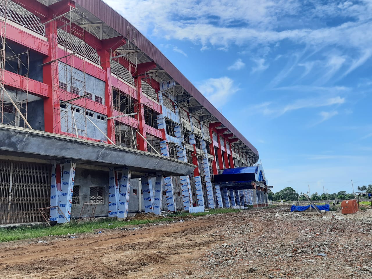 Pemasangan Seven Aluminium Composite Panel Stadion Katalpal Kota Merauke - Provinsi Papua